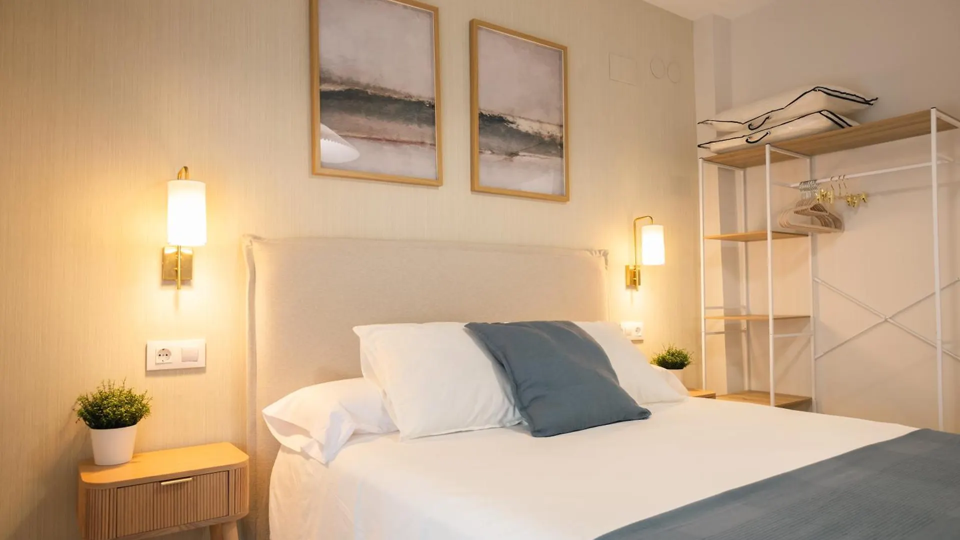 Premium! Los Jardines De Orive 2 Cordoba 0*,  Spain
